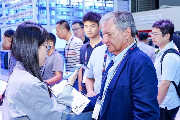 以AI之力强化差异化价值优势 科大讯飞携新品亮相 MWC 上海(图3)