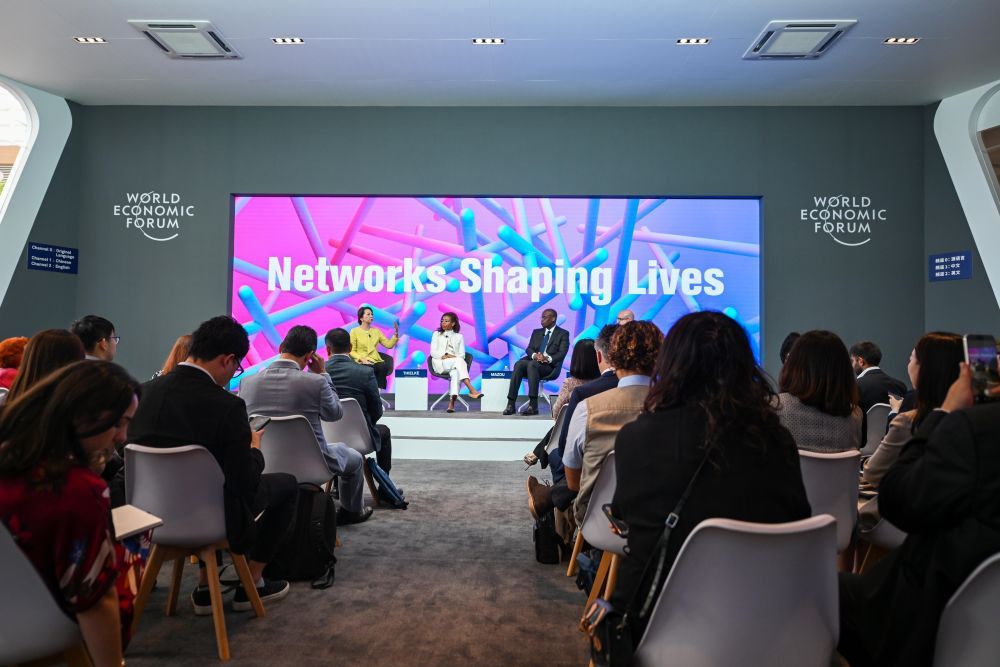 新华视点｜新能源转型、新产业升级、新技术革命——2025夏季达沃斯论坛热点扫描(图2)